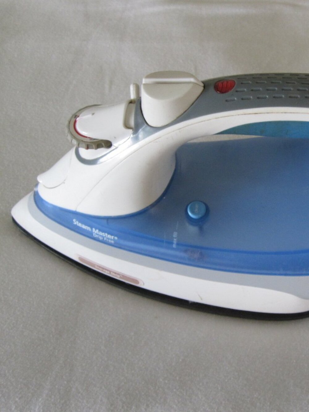 Sunbeam Steam-Master Drip Free Clothes Iron- model #4230, Tested & Works